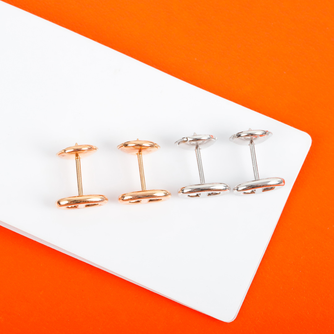 【】官网2950+认准唯一一家真正用珠宝类官网开发的，可订做真金版，价询客Fu❗️可爱 猪鼻子 耳钉材质