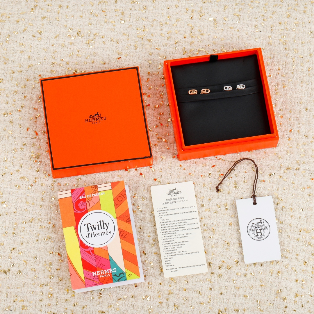 【】官网2950+认准唯一一家真正用珠宝类官网开发的，可订做真金版，价询客Fu❗️可爱 猪鼻子 耳钉材质