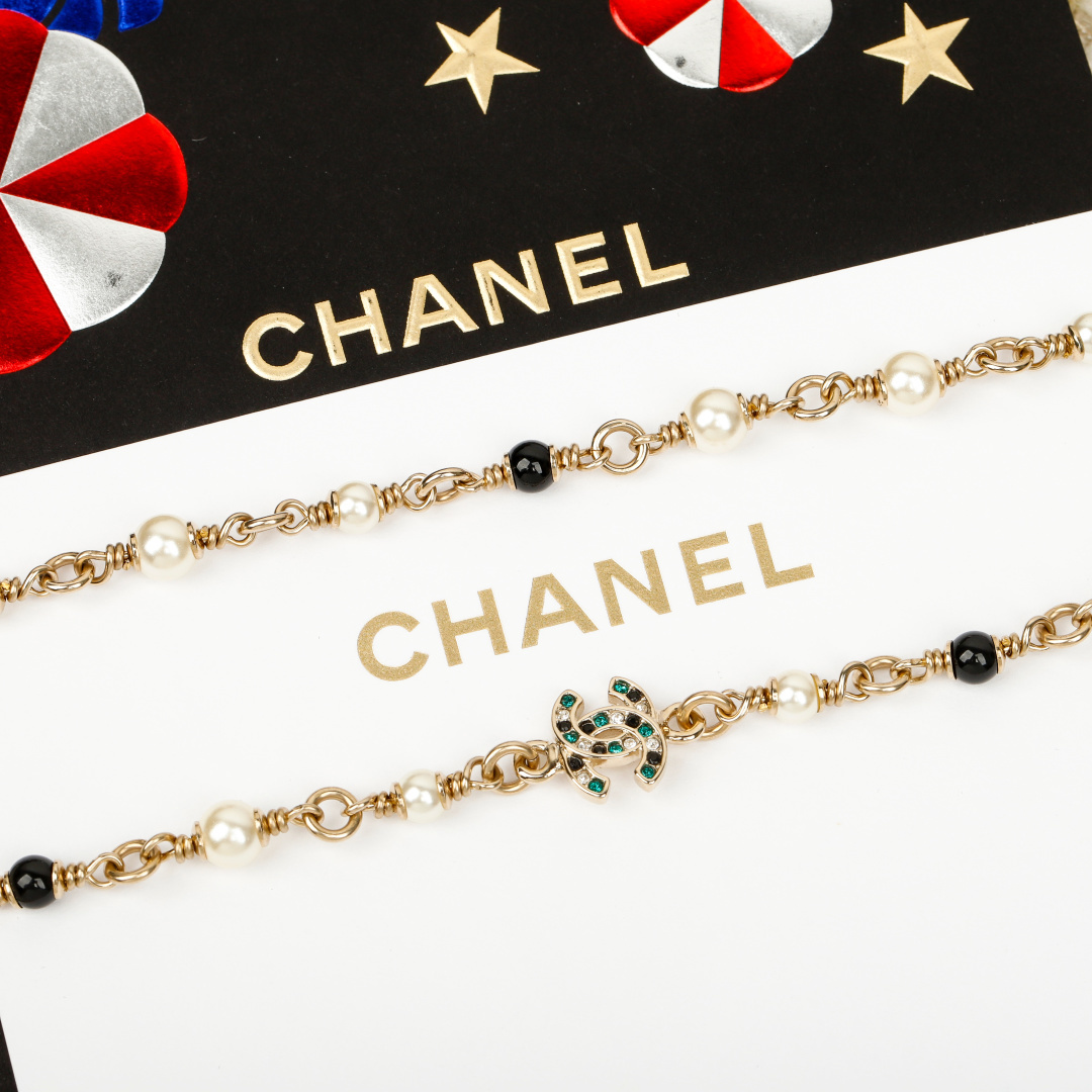 【】量大咨询客Fu❗️【香 圣诞限定款小鹿🦌项链】本季度的惊喜是小鹿🦌给的🤩🤩立体的小鹿，灵气满满！小鹿