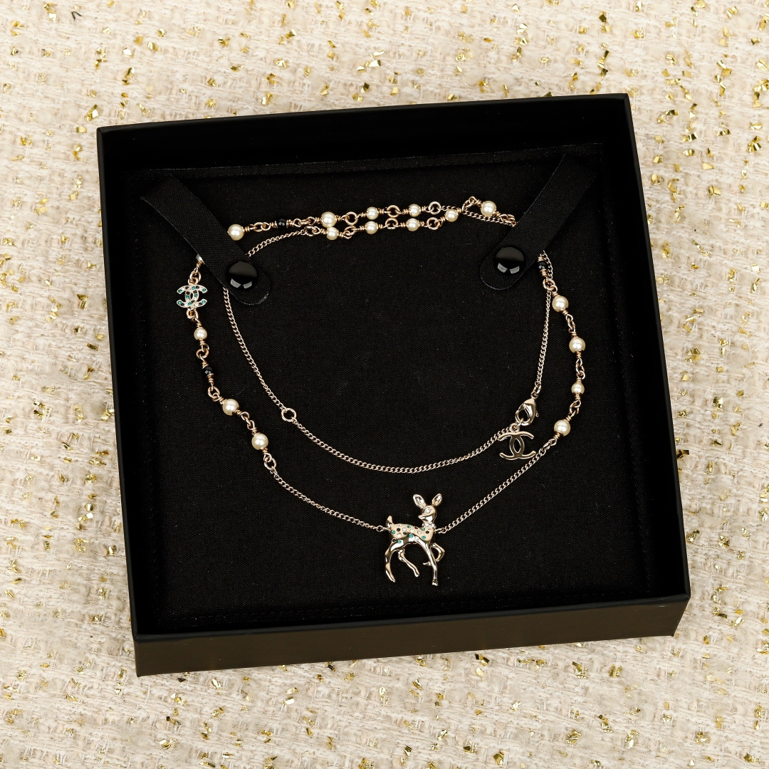 【】量大咨询客Fu❗️【香 圣诞限定款小鹿🦌项链】本季度的惊喜是小鹿🦌给的🤩🤩立体的小鹿，灵气满满！小鹿