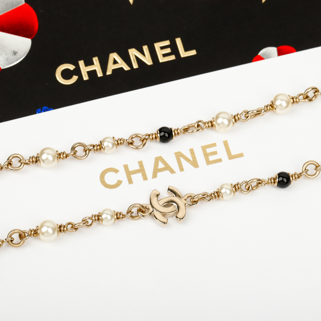 【】量大咨询客Fu❗️【香 圣诞限定款小鹿🦌项链】本季度的惊喜是小鹿🦌给的🤩🤩立体的小鹿，灵气满满！小鹿