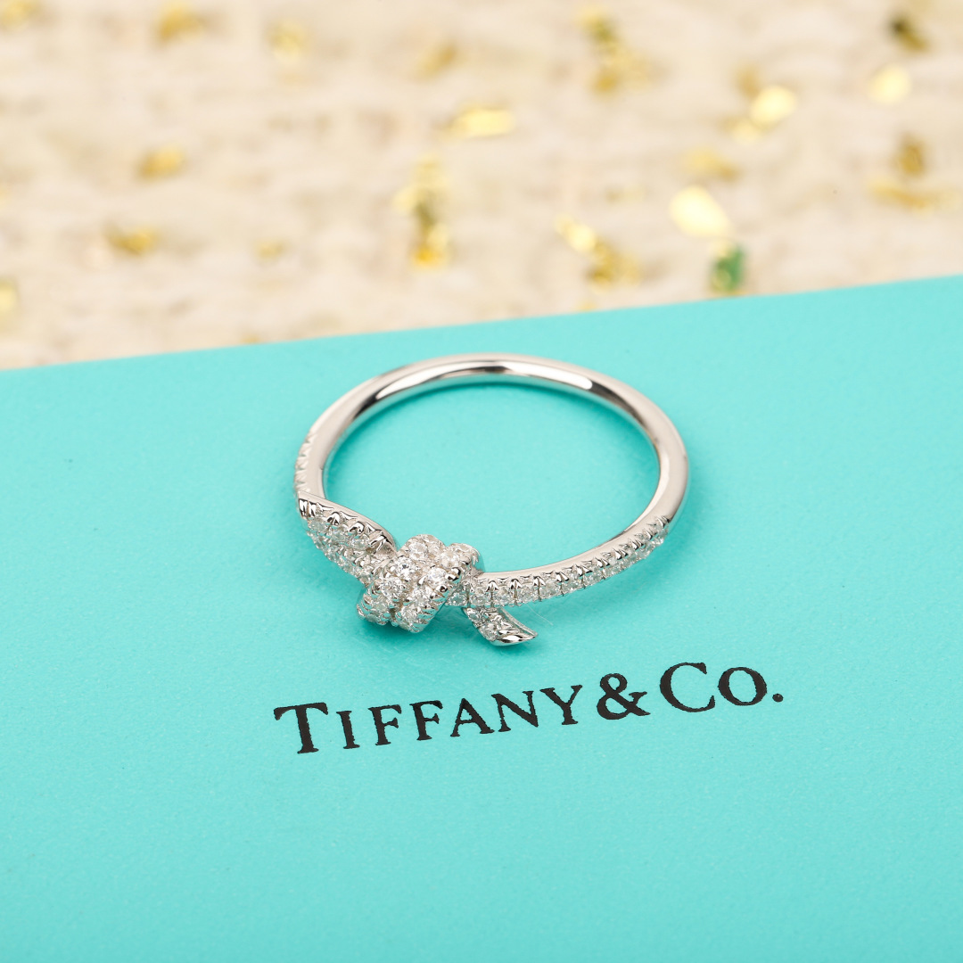 【】Knot满钻戒指，可订做真金真钻，Pk市面各种金货❗️量大咨询客Fu【Knot戒指】很精致，也不会过