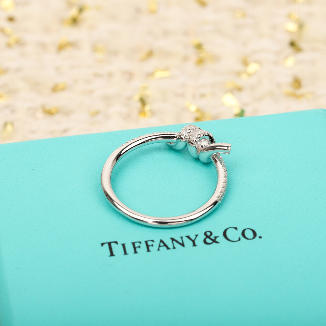 【】Knot满钻戒指，可订做真金真钻，Pk市面各种金货❗️量大咨询客Fu【Knot戒指】很精致，也不会过