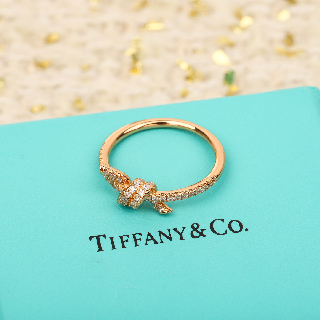 【】Knot满钻戒指，可订做真金真钻，Pk市面各种金货❗️量大咨询客Fu【Knot戒指】很精致，也不会过