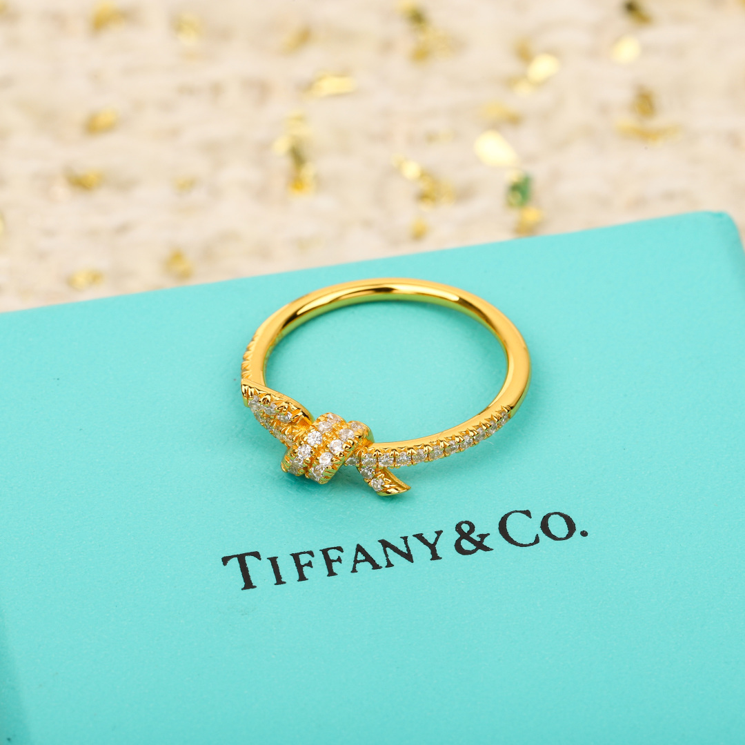 【】Knot满钻戒指，可订做真金真钻，Pk市面各种金货❗️量大咨询客Fu【Knot戒指】很精致，也不会过