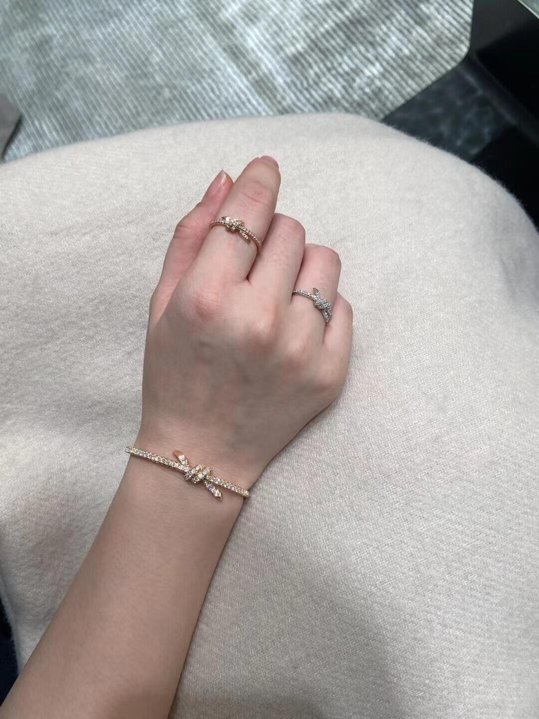 【】Knot满钻戒指，可订做真金真钻，Pk市面各种金货❗️量大咨询客Fu【Knot戒指】很精致，也不会过