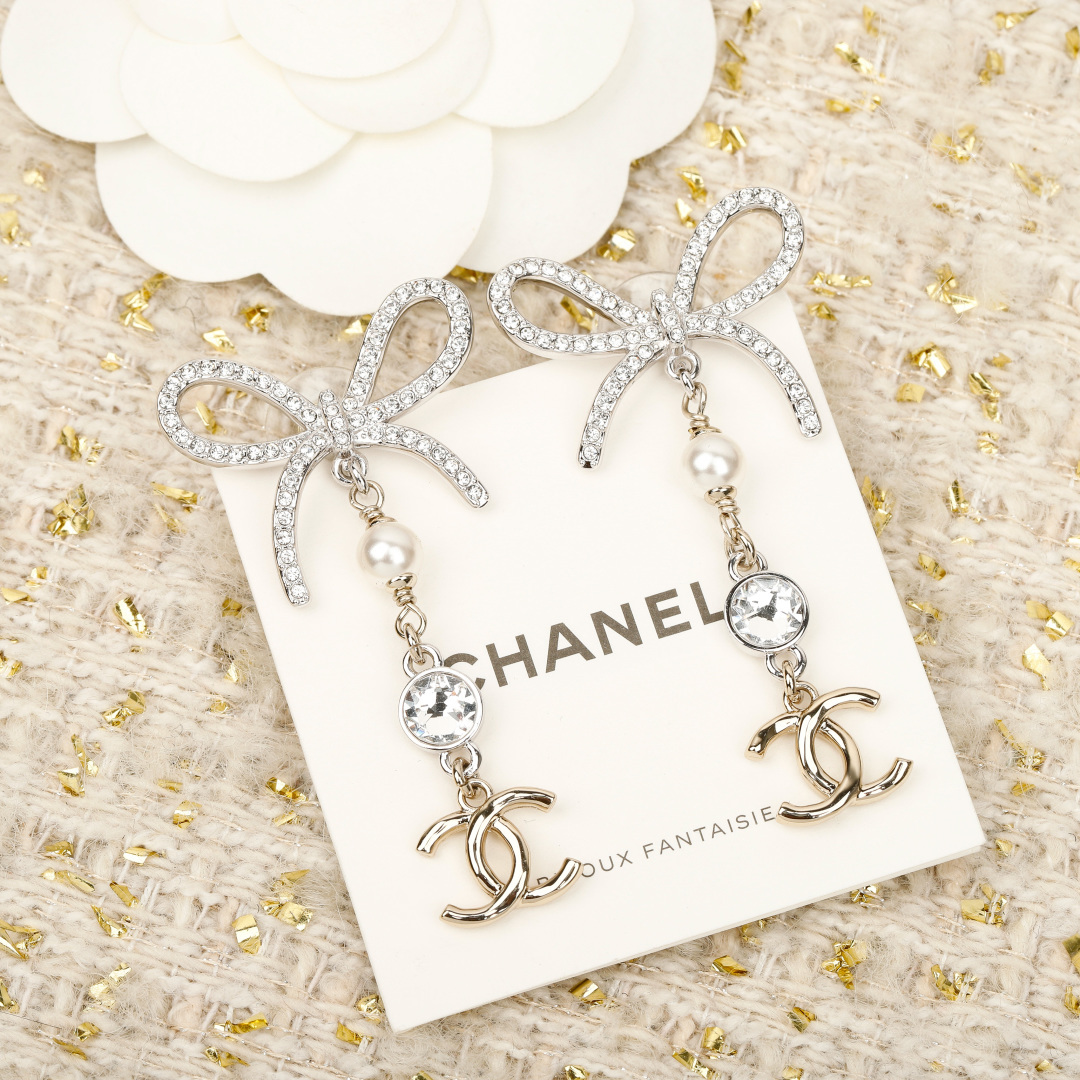【】官网 7700❗️量大咨询客Fu❗。。本季必入爆款25K新款金色【Ch@nel蝴蝶结吊双C耳环】。火
