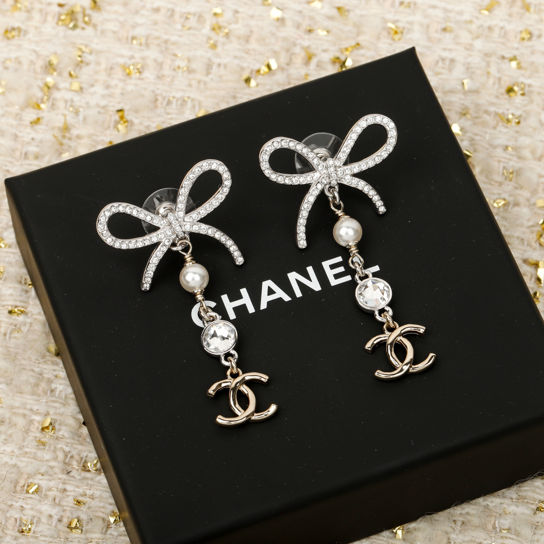 【】官网 7700❗️量大咨询客Fu❗。。本季必入爆款25K新款金色【Ch@nel蝴蝶结吊双C耳环】。火