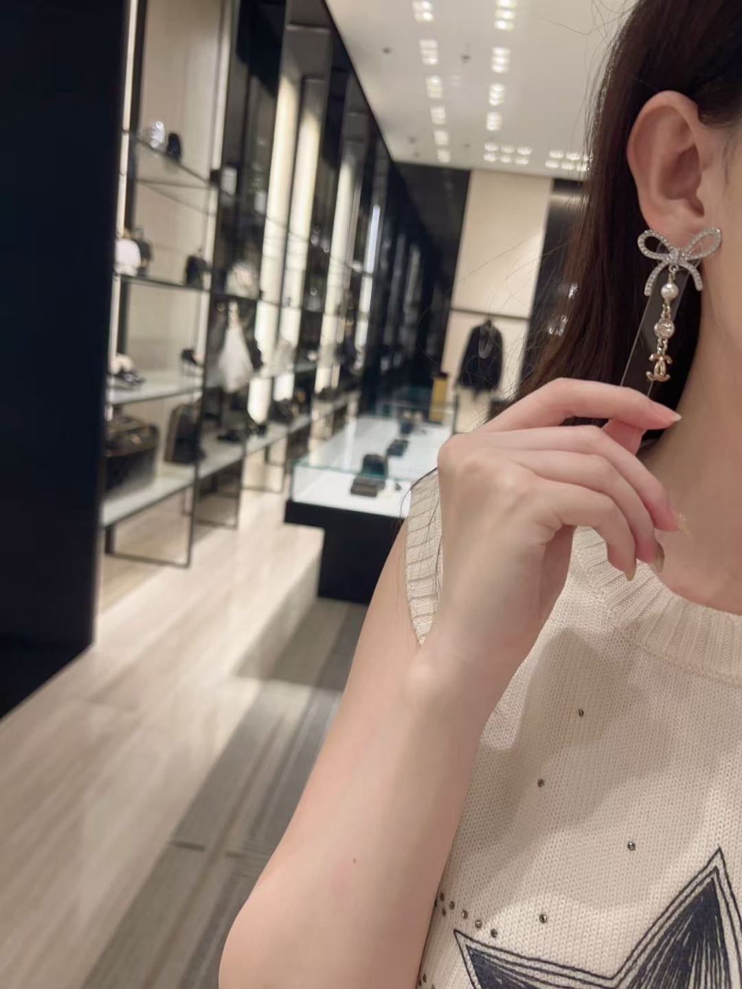 【】官网 7700❗️量大咨询客Fu❗。。本季必入爆款25K新款金色【Ch@nel蝴蝶结吊双C耳环】。火