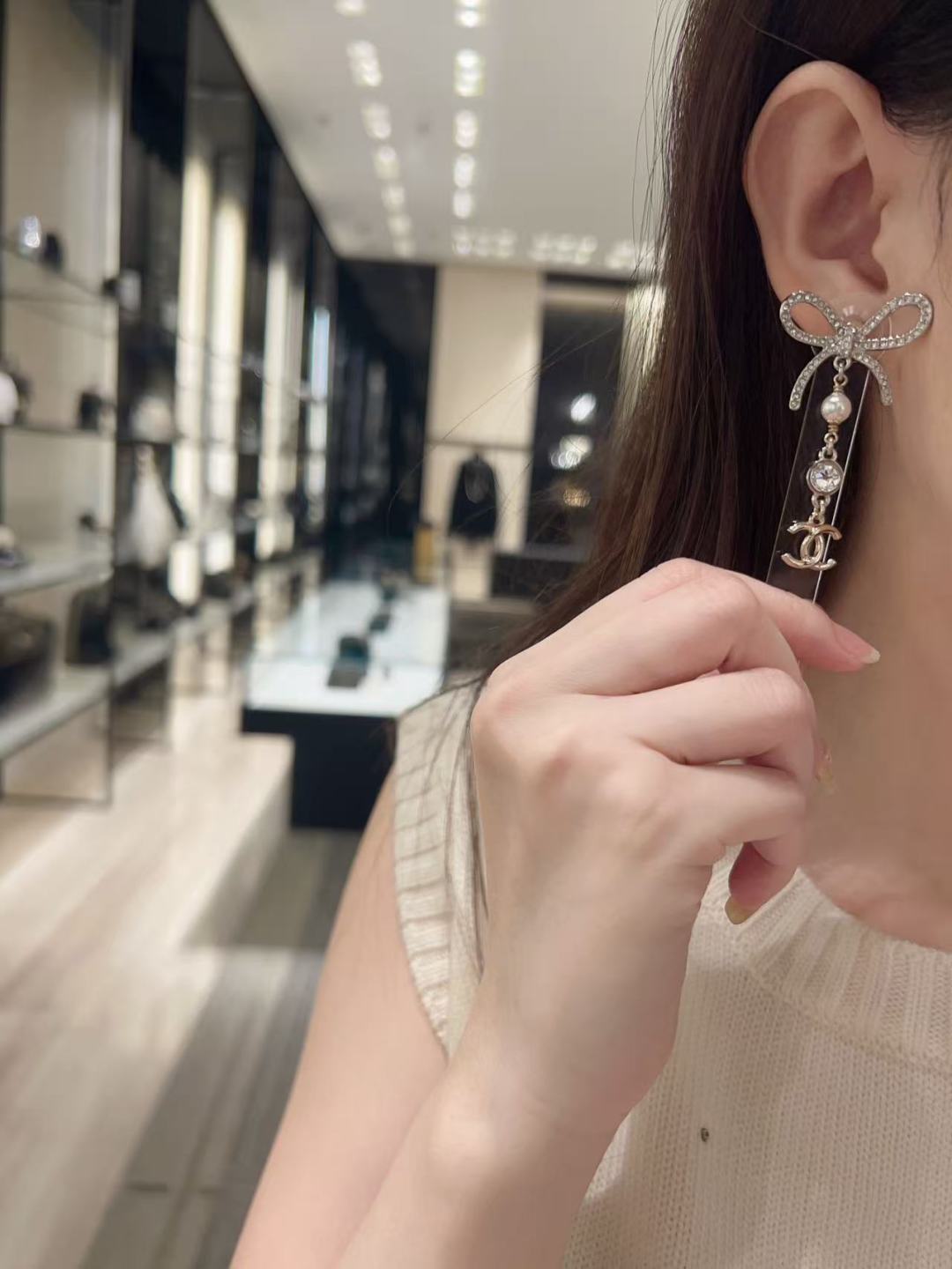 【】官网 7700❗️量大咨询客Fu❗。。本季必入爆款25K新款金色【Ch@nel蝴蝶结吊双C耳环】。火