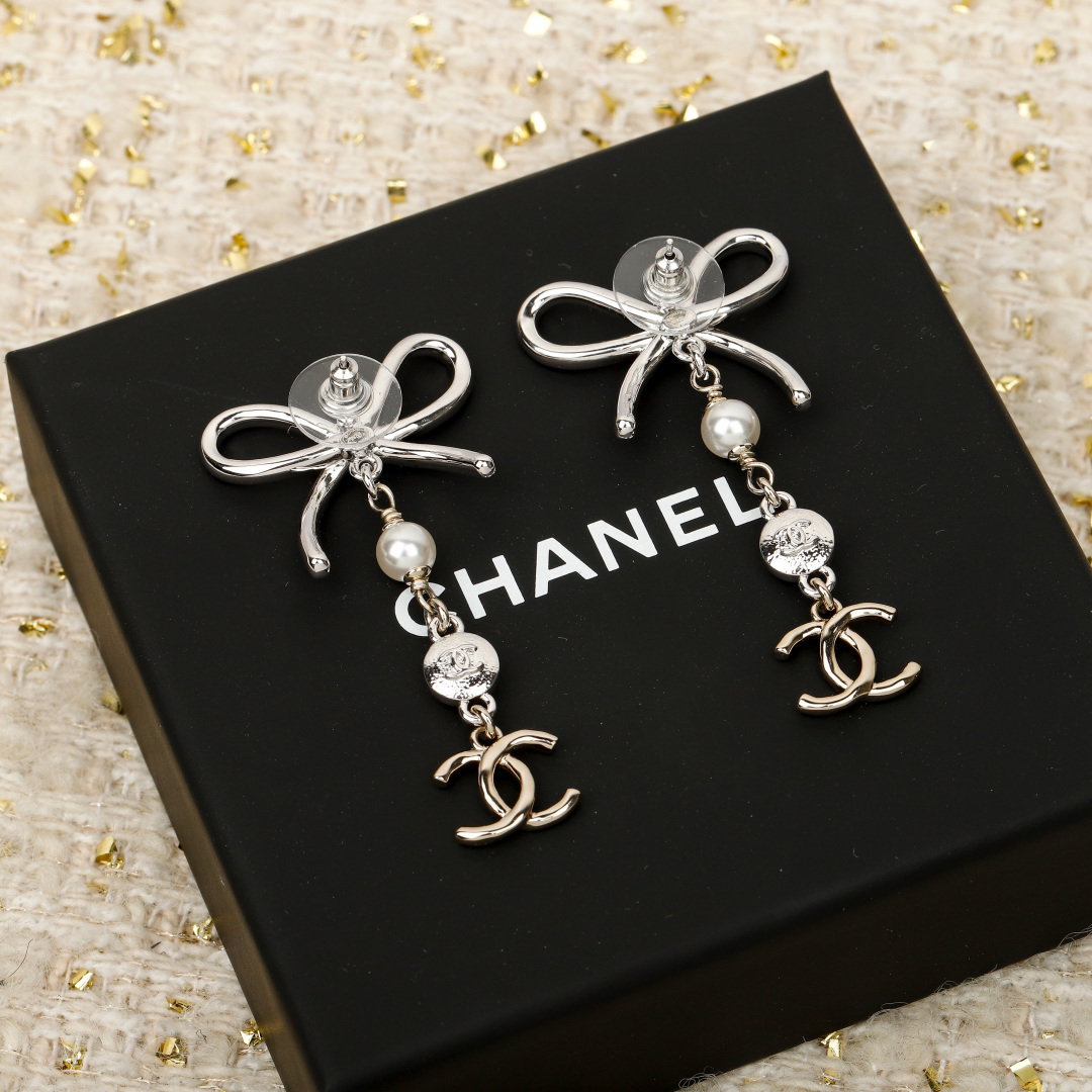 【】官网 7700❗️量大咨询客Fu❗。。本季必入爆款25K新款金色【Ch@nel蝴蝶结吊双C耳环】。火