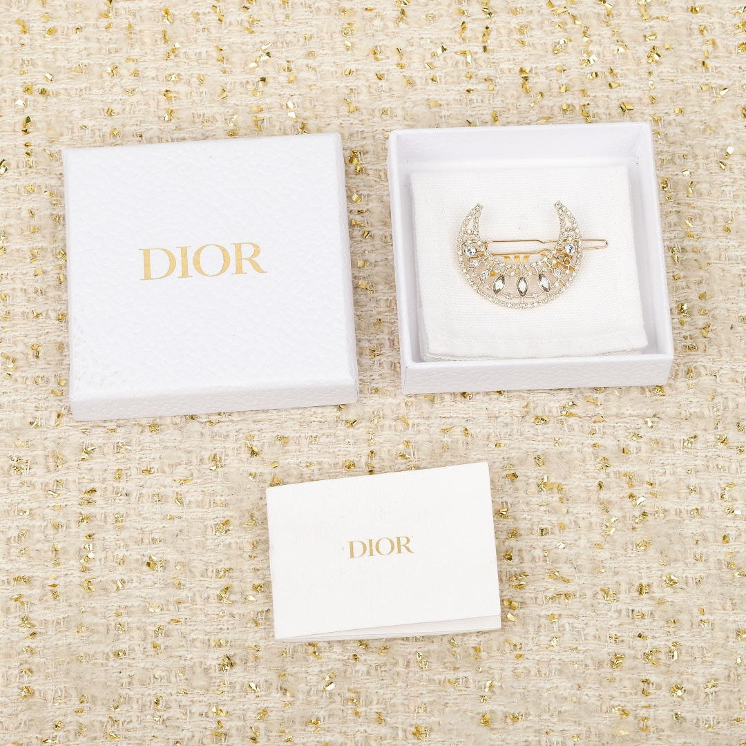 【】官网 5400！量大咨询客Fu❗️【D!or 月亮🌛发夹】一定要买系列。2026早春最新款绝美系列！