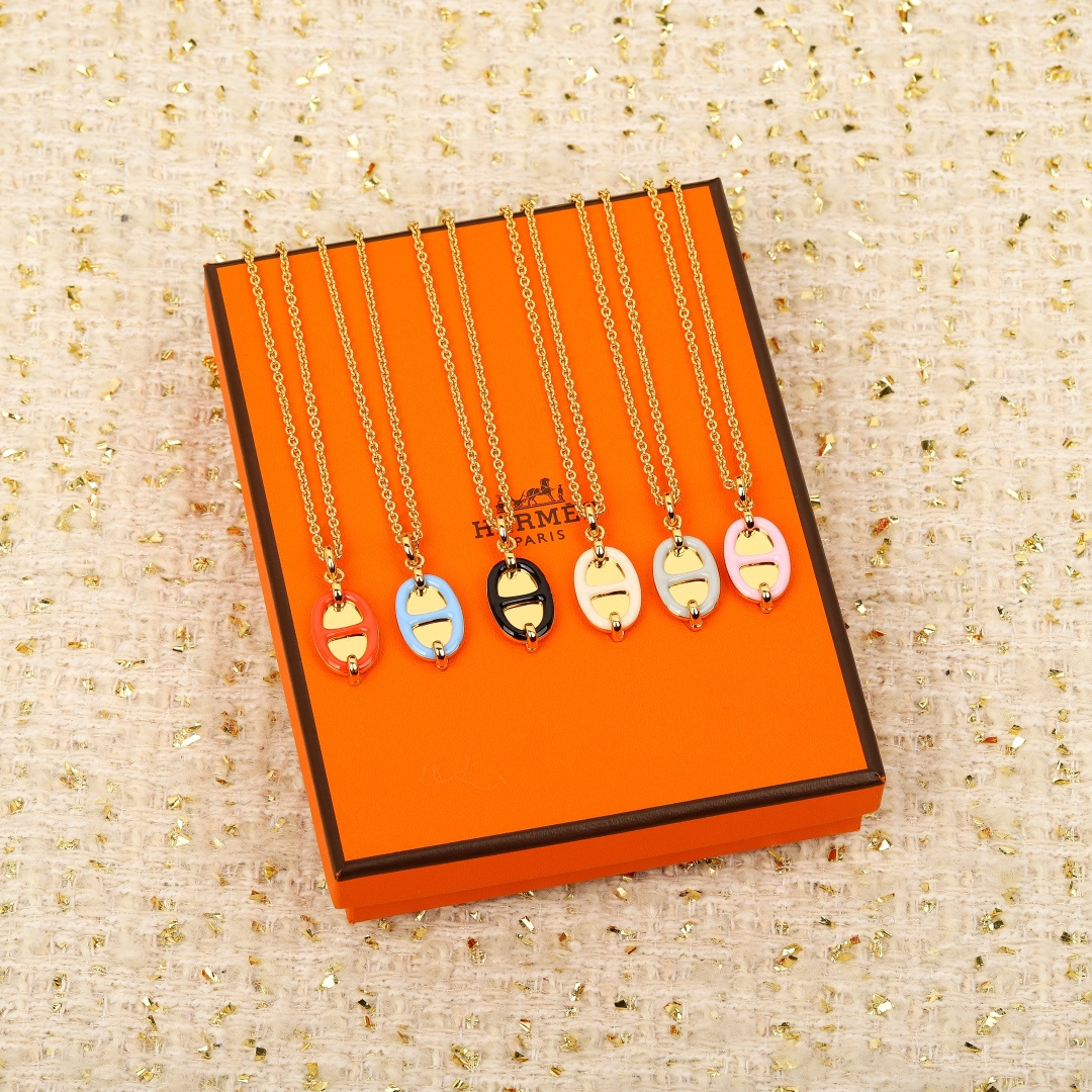 【】猪鼻子项链 官网5600， 可订做18K真金真钻版，只做对版真金货，价询客Fu【猪鼻子🐽滴油项链】9