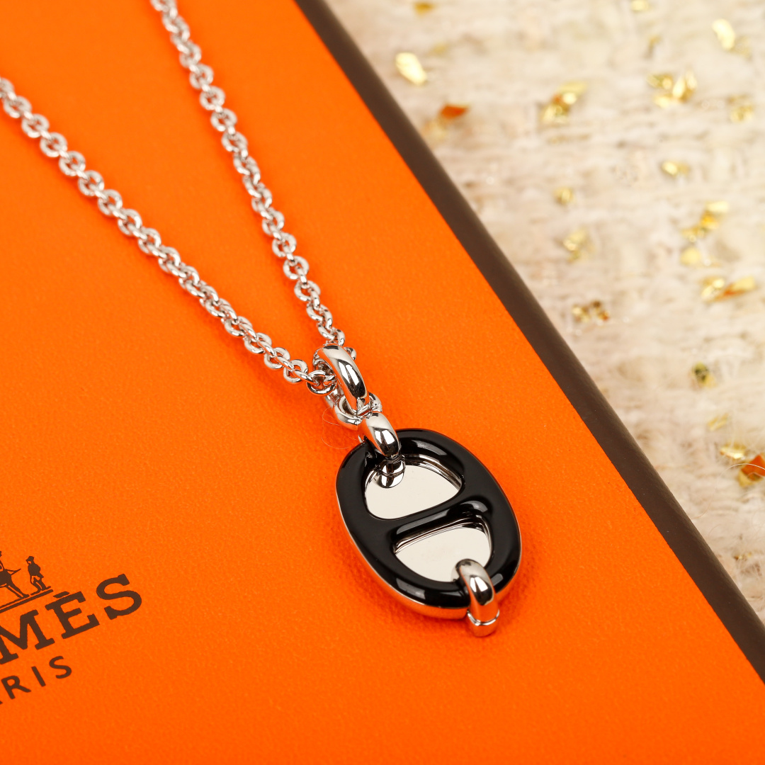 【】猪鼻子项链 官网5600， 可订做18K真金真钻版，只做对版真金货，价询客Fu【猪鼻子🐽滴油项链】9