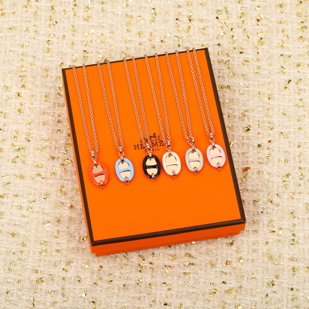 【】猪鼻子项链 官网5600， 可订做18K真金真钻版，只做对版真金货，价询客Fu【猪鼻子🐽滴油项链】9