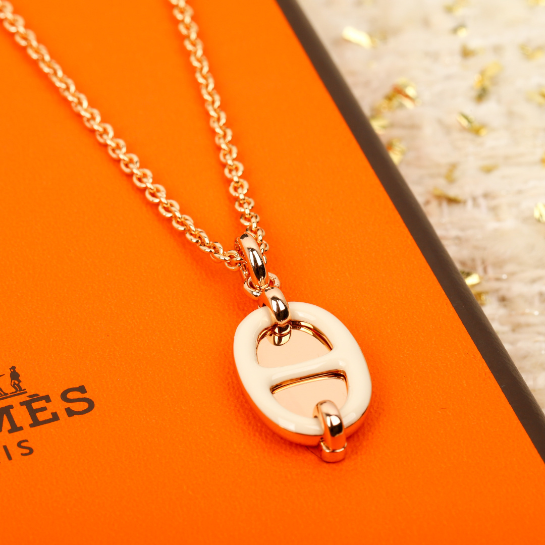 【】猪鼻子项链 官网5600， 可订做18K真金真钻版，只做对版真金货，价询客Fu【猪鼻子🐽滴油项链】9