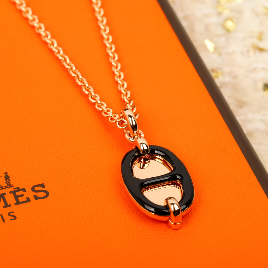 【】猪鼻子项链 官网5600， 可订做18K真金真钻版，只做对版真金货，价询客Fu【猪鼻子🐽滴油项链】9