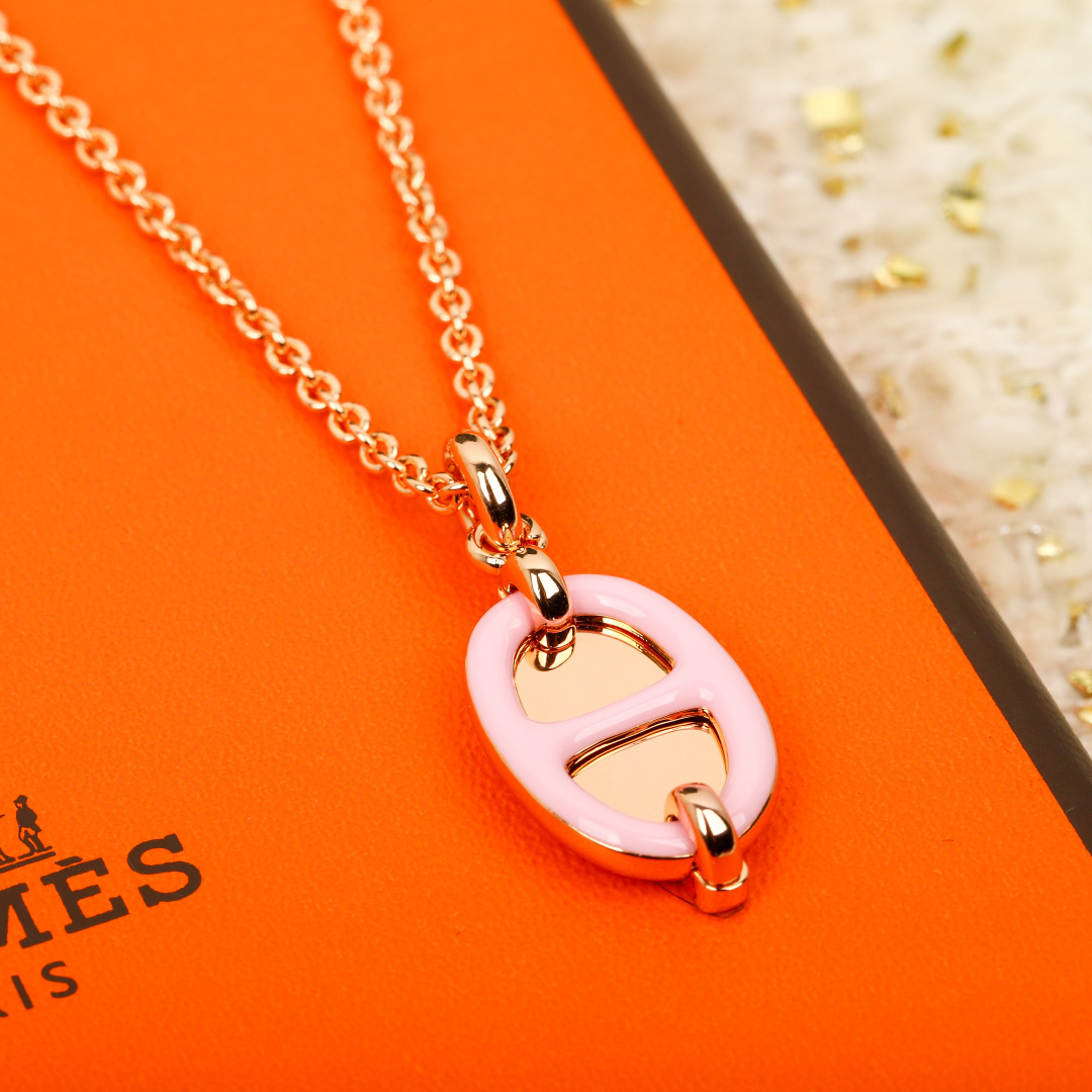 【】猪鼻子项链 官网5600， 可订做18K真金真钻版，只做对版真金货，价询客Fu【猪鼻子🐽滴油项链】9