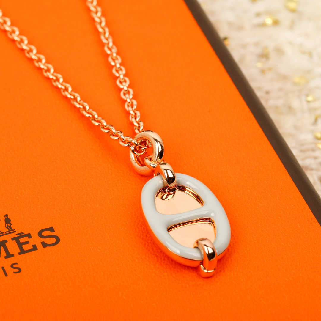 【】猪鼻子项链 官网5600， 可订做18K真金真钻版，只做对版真金货，价询客Fu【猪鼻子🐽滴油项链】9