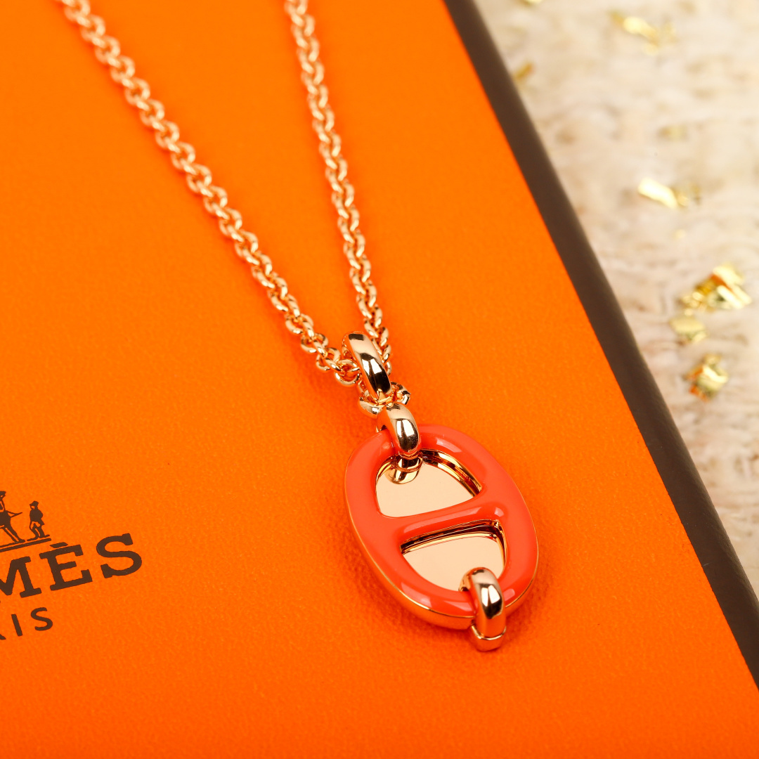 【】猪鼻子项链 官网5600， 可订做18K真金真钻版，只做对版真金货，价询客Fu【猪鼻子🐽滴油项链】9