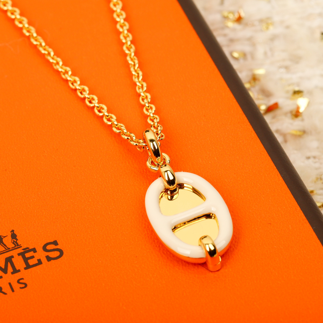 【】猪鼻子项链 官网5600， 可订做18K真金真钻版，只做对版真金货，价询客Fu【猪鼻子🐽滴油项链】9