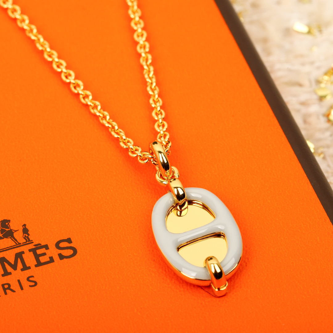 【】猪鼻子项链 官网5600， 可订做18K真金真钻版，只做对版真金货，价询客Fu【猪鼻子🐽滴油项链】9