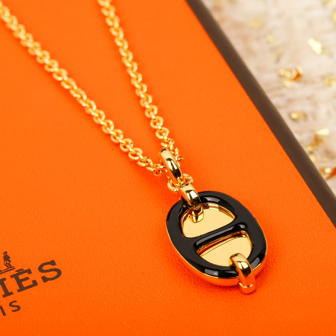 【】猪鼻子项链 官网5600， 可订做18K真金真钻版，只做对版真金货，价询客Fu【猪鼻子🐽滴油项链】9