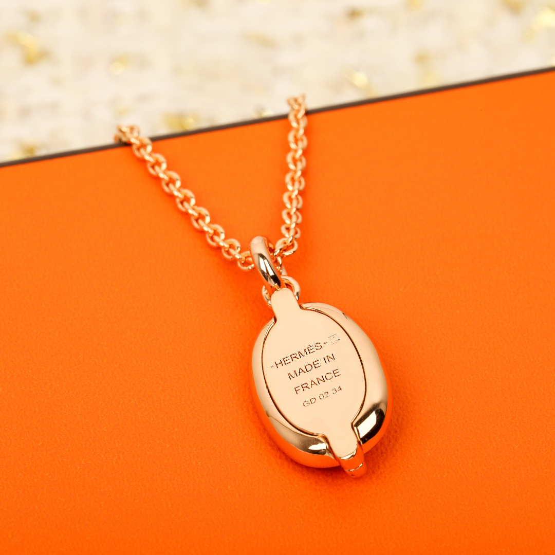 【】猪鼻子项链 官网5600， 可订做18K真金真钻版，只做对版真金货，价询客Fu【猪鼻子🐽滴油项链】9