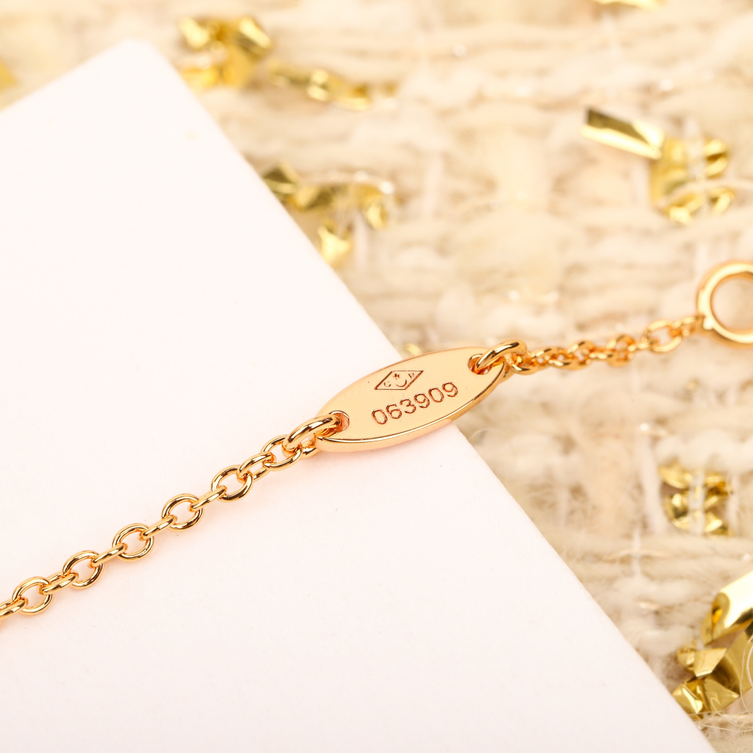 【】，八芒星项链，可订做真金真钻，只做对版官网真金货，Pk市面各种金货❗️量大咨询客FuÉtoile d