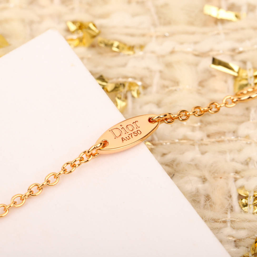 【】，八芒星项链，可订做真金真钻，只做对版官网真金货，Pk市面各种金货❗️量大咨询客FuÉtoile d