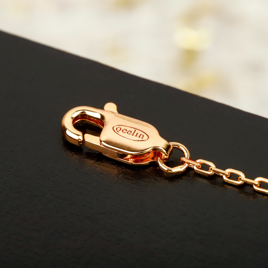 【】可订做18K真金真钻版，只做对版真金货，价询客FuWulu是Qeelin最具表代性的系列， 象征健康