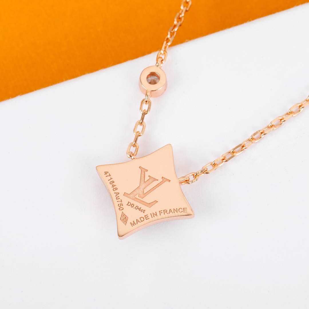 【】【官网限量版红玉髓项链，手链】现货❗️SuPer无敌显白的红玉髓限量版项链，终于出货了😋限量版项链由