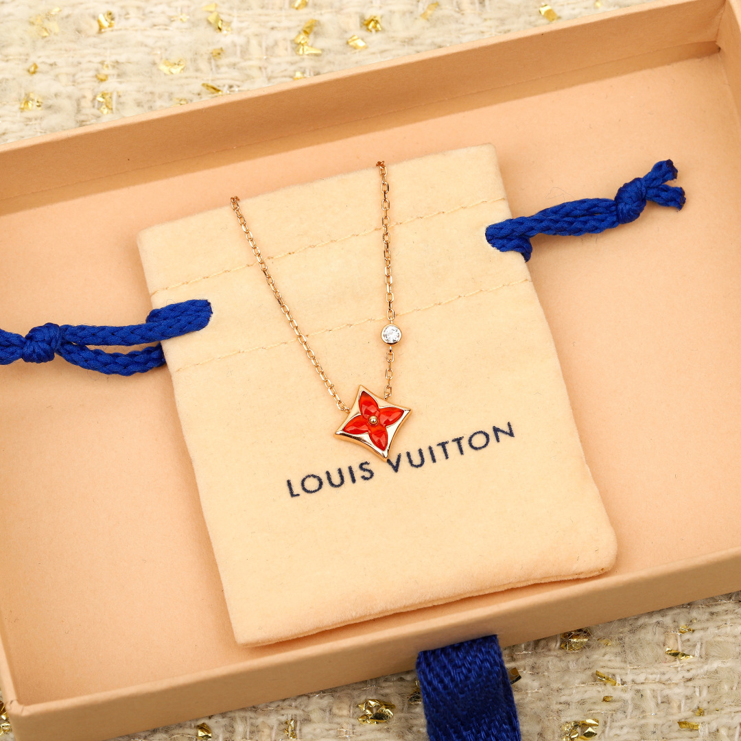 【】【官网限量版红玉髓项链，手链】现货❗️SuPer无敌显白的红玉髓限量版项链，终于出货了😋限量版项链由