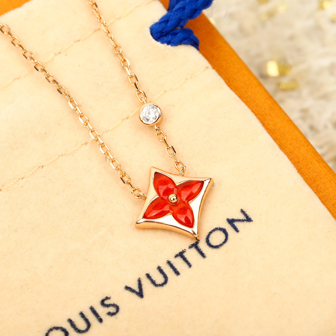 【】【官网限量版红玉髓项链，手链】现货❗️SuPer无敌显白的红玉髓限量版项链，终于出货了😋限量版项链由