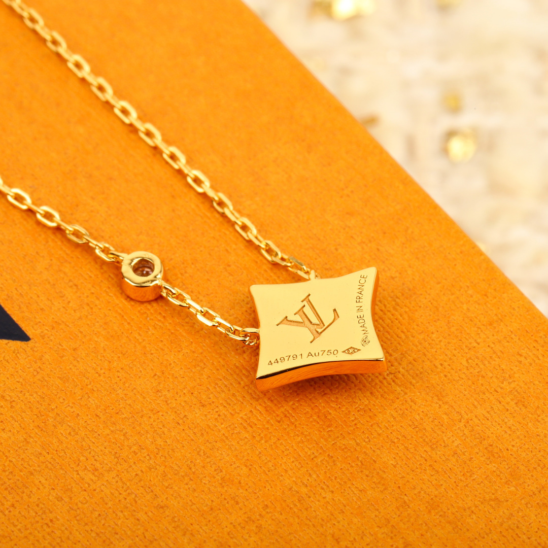 【】【官网限量版红玉髓项链，手链】现货❗️SuPer无敌显白的红玉髓限量版项链，终于出货了😋限量版项链由