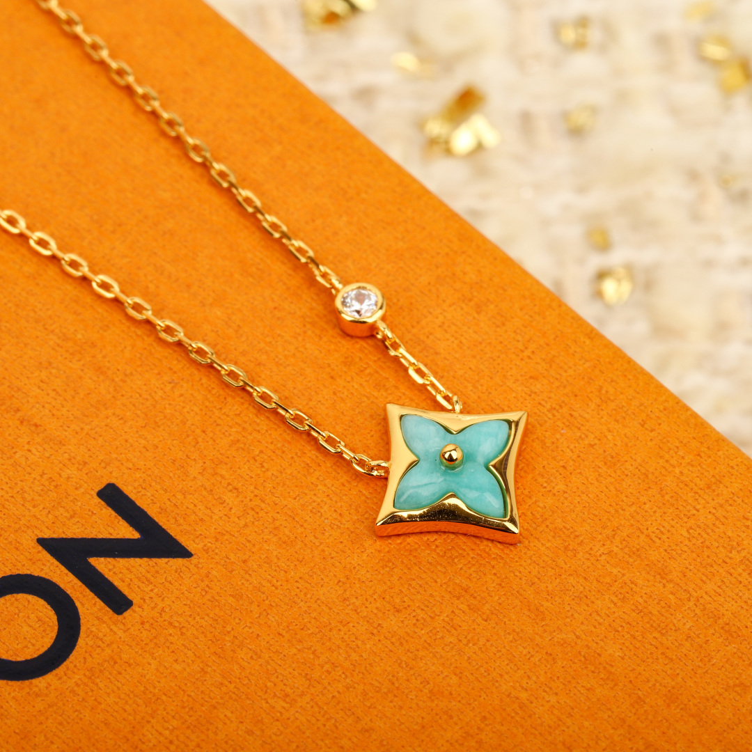 【】【官网限量版红玉髓项链，手链】现货❗️SuPer无敌显白的红玉髓限量版项链，终于出货了😋限量版项链由