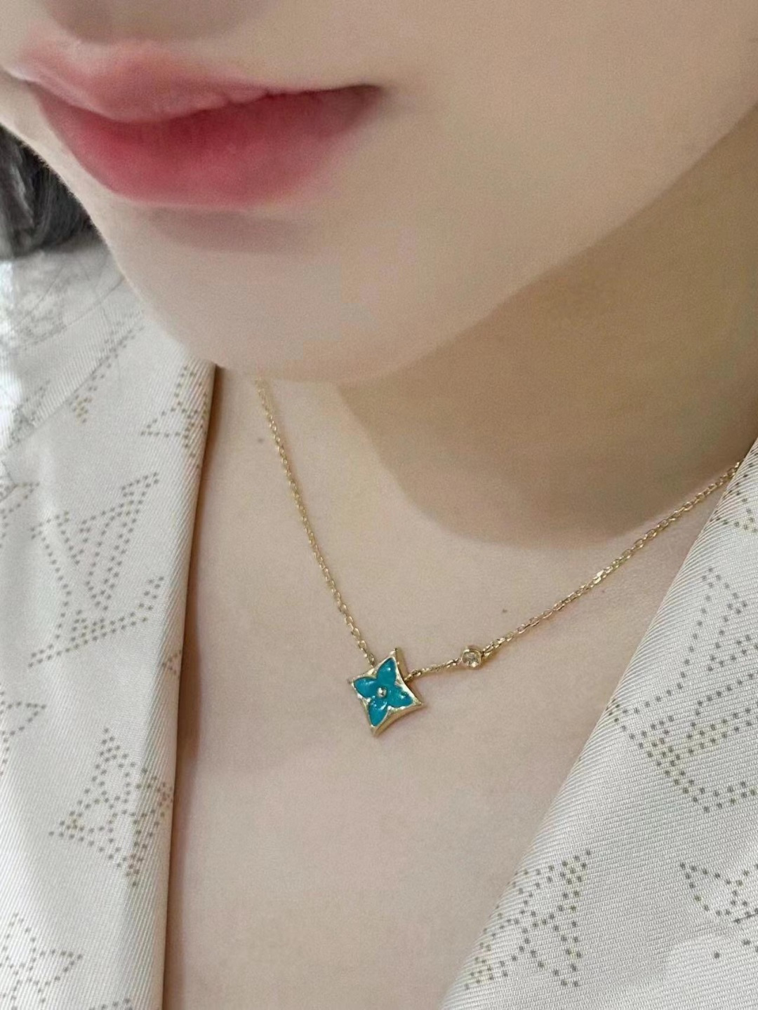 【】【官网限量版红玉髓项链，手链】现货❗️SuPer无敌显白的红玉髓限量版项链，终于出货了😋限量版项链由