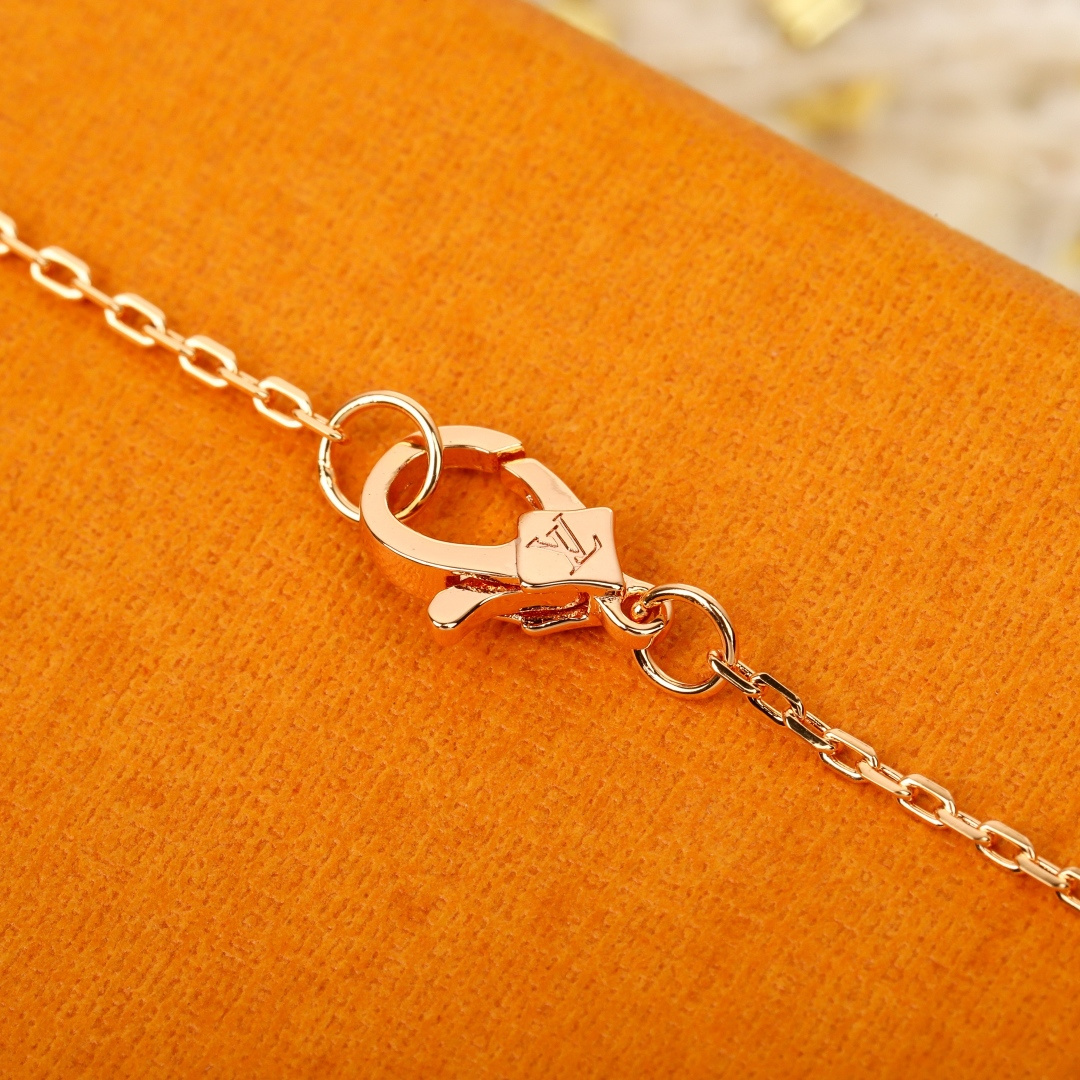 【】粉色蓝宝石钻石项链，七夕限量版，现货❗️量大咨询客Fu❗️路易威登推出七夕限量版 Color Blo