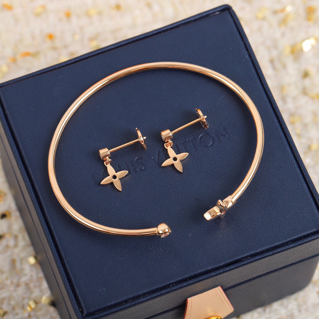 【纯银精工版电0.5咪金】louls vulttoN 系列很是推荐，上手非常的简约大方！这次工艺，不再是