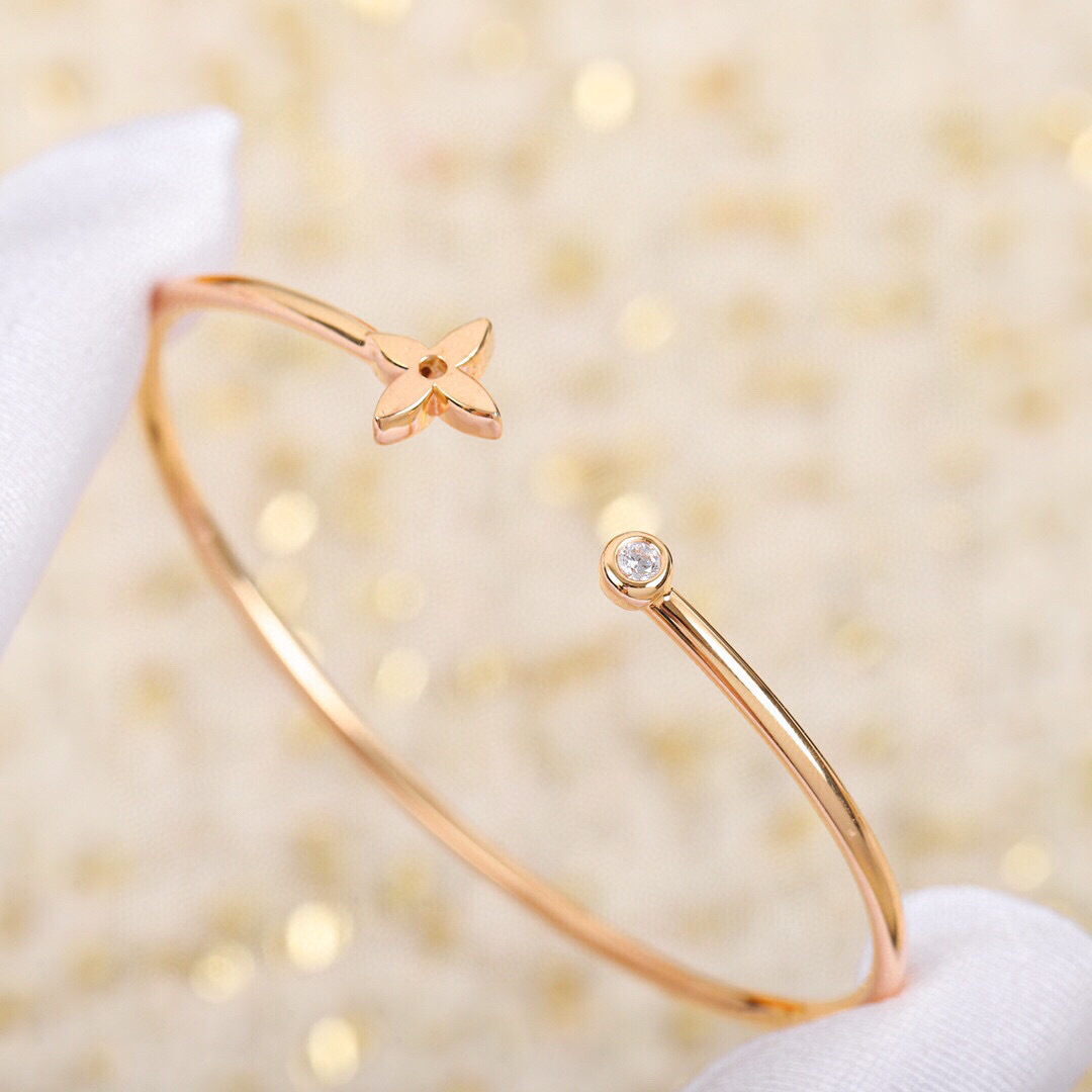 【纯银精工版电0.5咪金】louls vulttoN 系列很是推荐，上手非常的简约大方！这次工艺，不再是