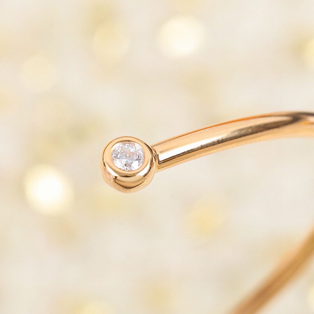 【纯银精工版电0.5咪金】louls vulttoN 系列很是推荐，上手非常的简约大方！这次工艺，不再是