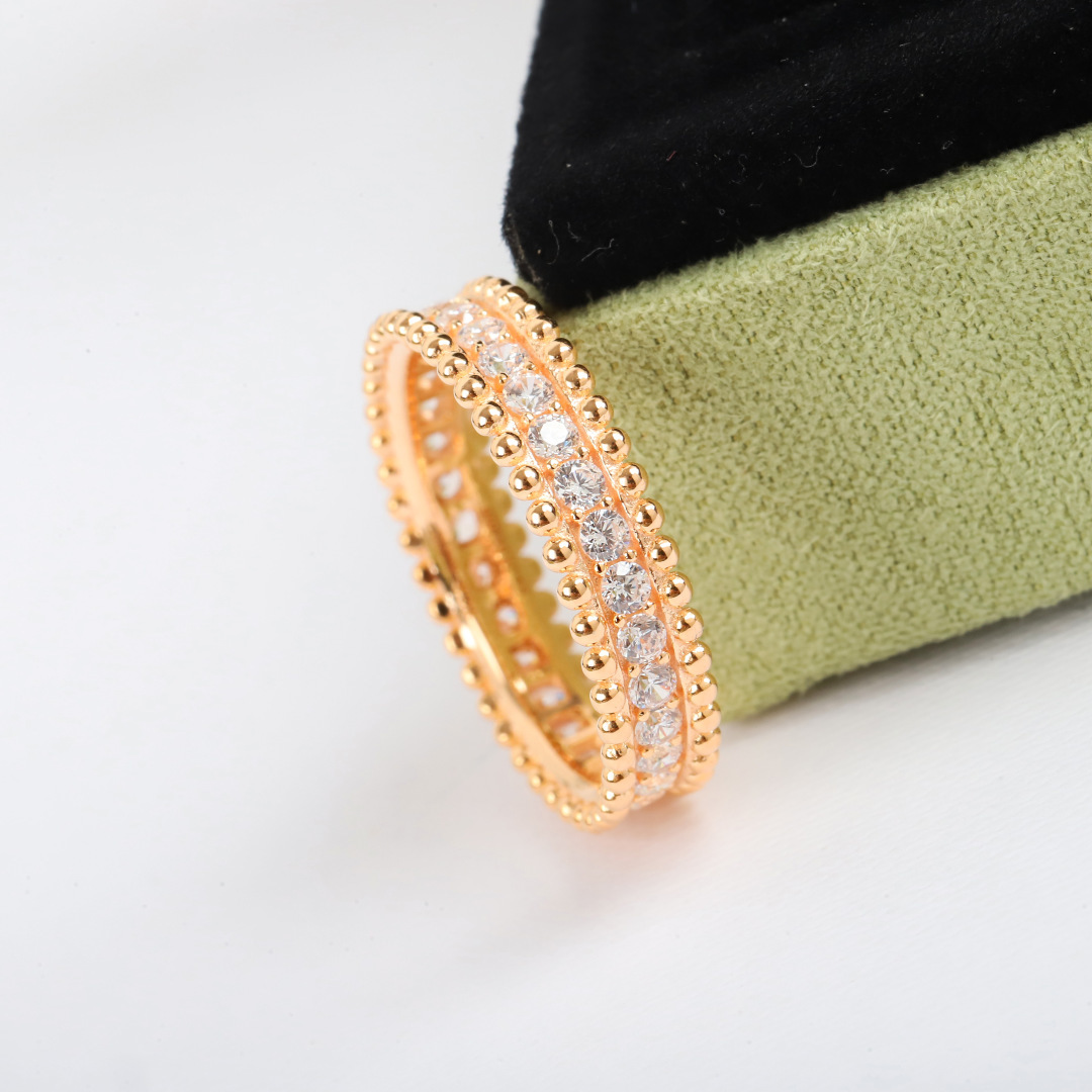 【代购级别】官网。33800，[得意]戴上它 去到官网 SA会夸你的戒指真好看，真正对珠宝类官网开发的，