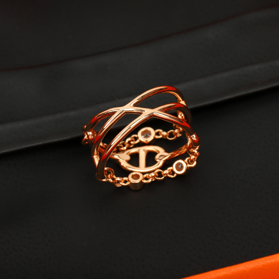 【】猪鼻子戒指 ，可订做18K真金真钻版，只做对版真金货，价询客Fu明星、网红、名媛都难以抗拒！酷劲十足