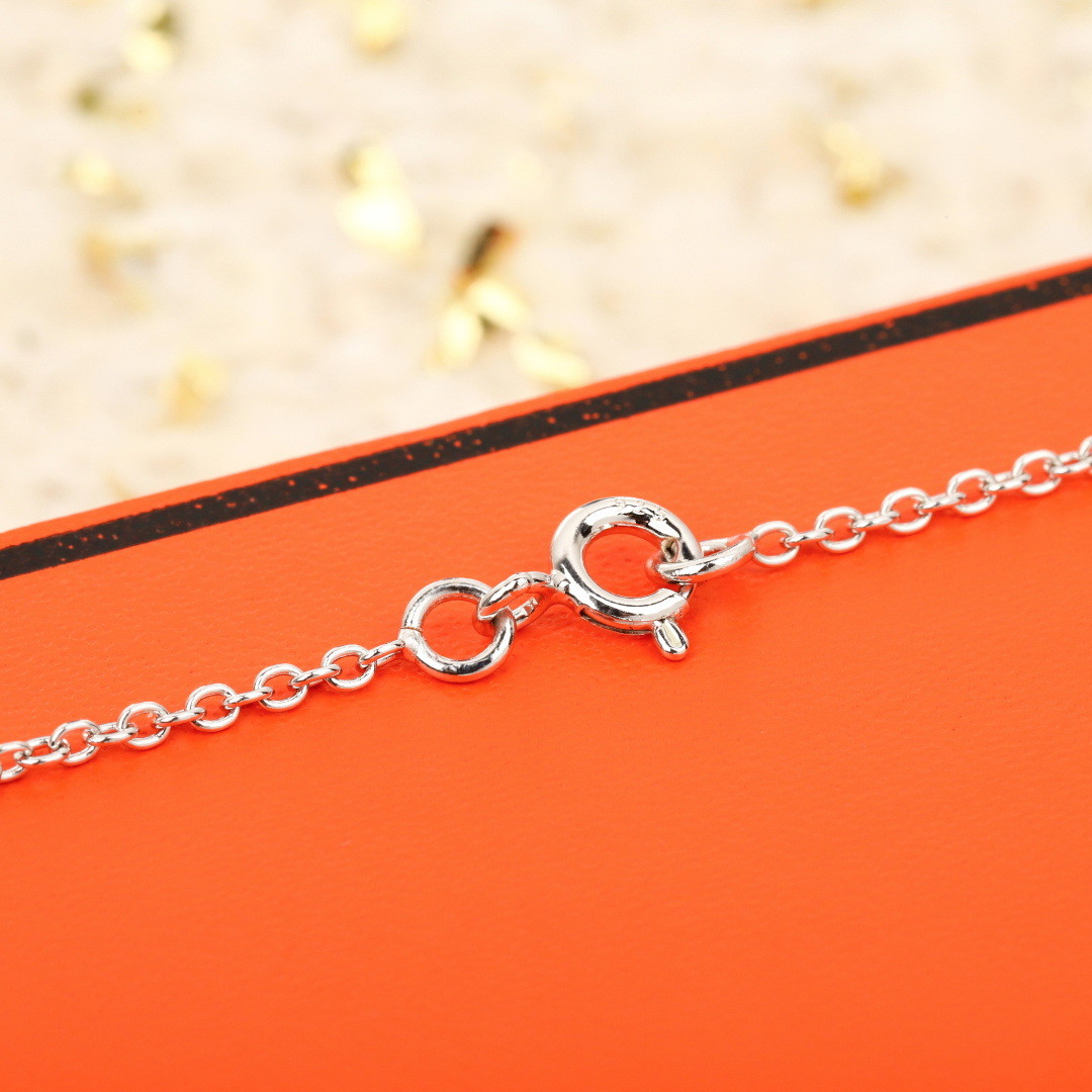 【】爱马仕Hermes系列猪鼻子项链🐽①实实在在购入官网打版做货，还原度达到百分之95-98左右②官网两