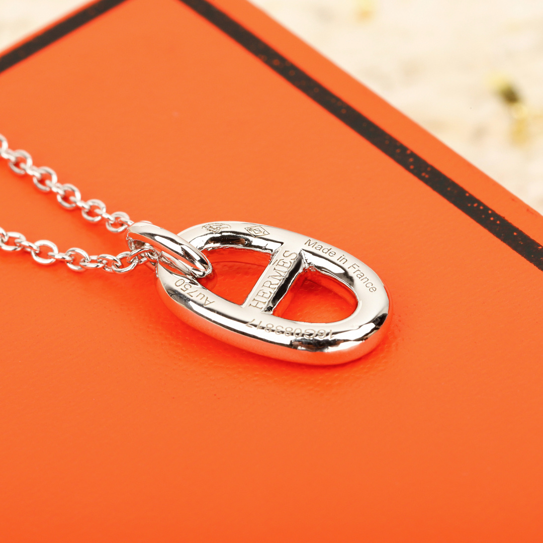 【】爱马仕Hermes系列猪鼻子项链🐽①实实在在购入官网打版做货，还原度达到百分之95-98左右②官网两
