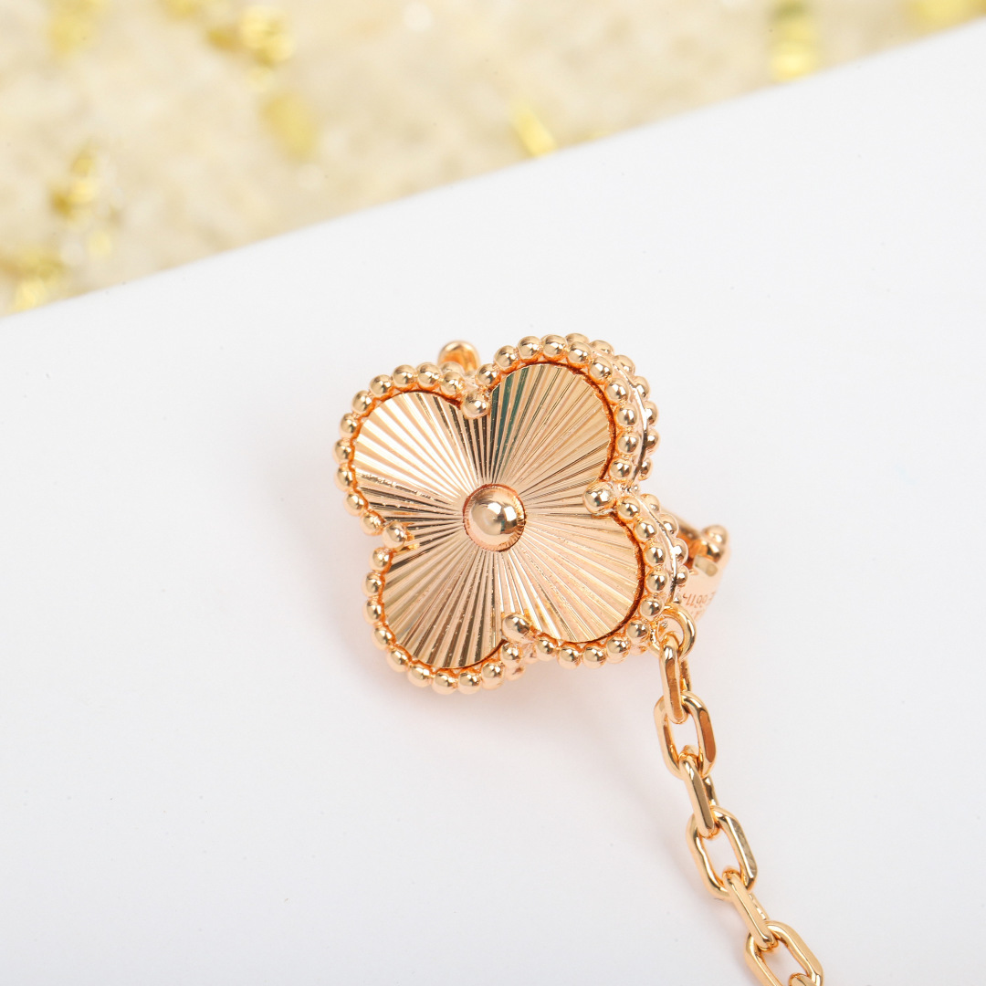 【】红玉髓镭射耳环 官网。58 000+，实在是太美了，可订做真金真钻18K金版本，❗️量大咨询客Fu无