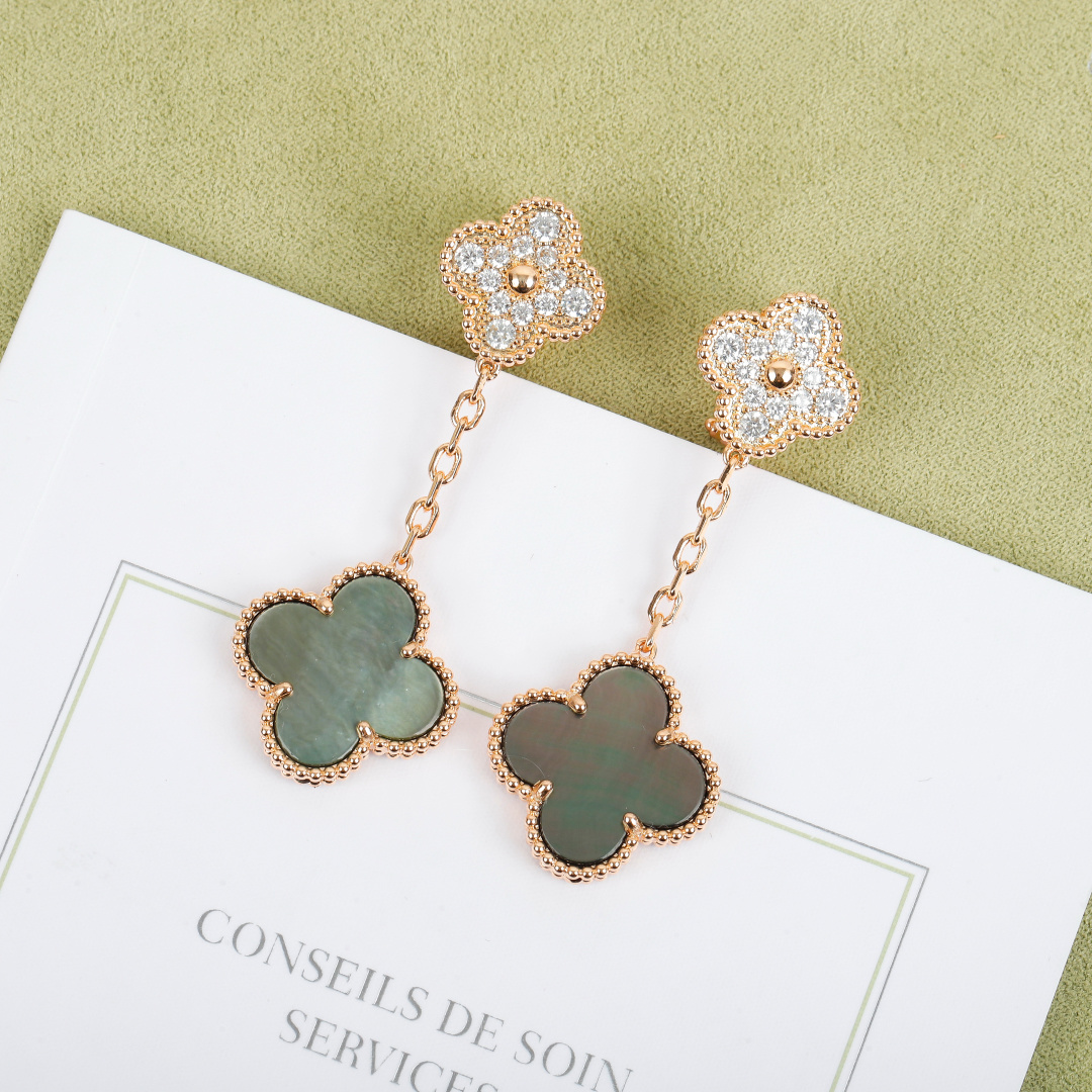 【】三花耳扣带钻 官网。 110 000+ 认准唯一一家真正购入珠宝类官网开发的，可订做真金真钻，只做对