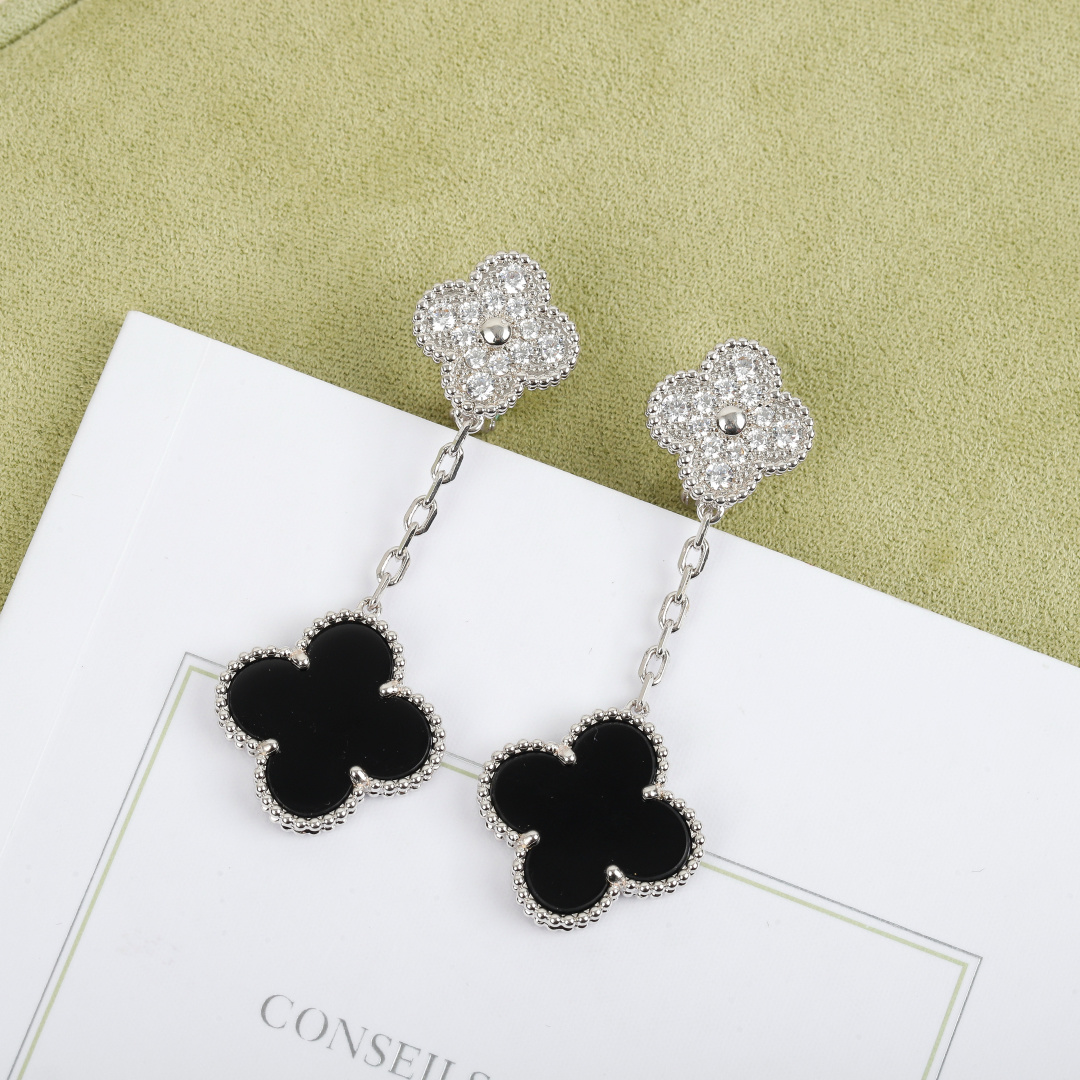 【】三花耳扣带钻 官网。 110 000+ 认准唯一一家真正购入珠宝类官网开发的，可订做真金真钻，只做对