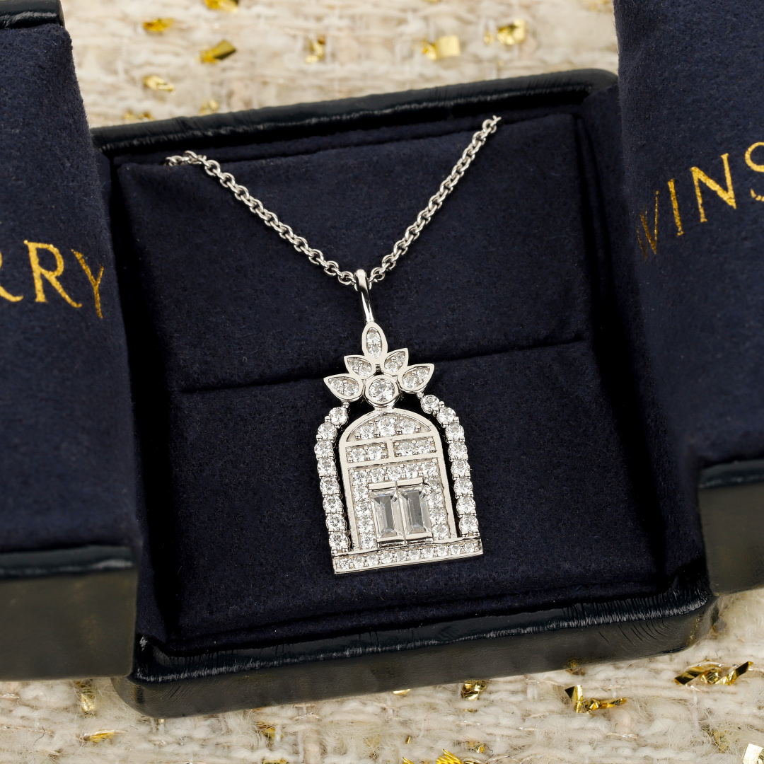 【】幸运之门项链，可以订制真金真钻，量大咨询客Fu！日常佩戴的别致珠宝中向品牌的光辉历史以及珍贵传承致以