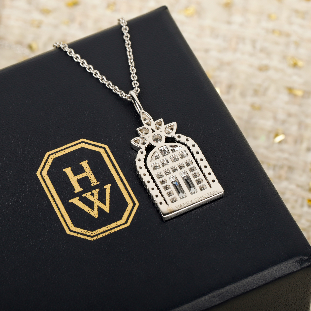 【】幸运之门项链，可以订制真金真钻，量大咨询客Fu！日常佩戴的别致珠宝中向品牌的光辉历史以及珍贵传承致以